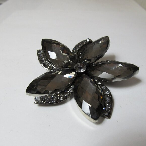 Beautiful Rhinestone Flower Brooch Layered 2.50" Pale Mauve Gun Metal Tone - Picture 4 of 7